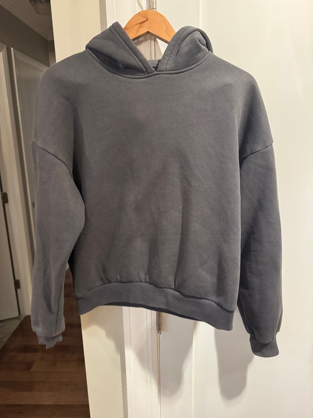 Edikted Women's Charcoal Gray Pullover Hoodie